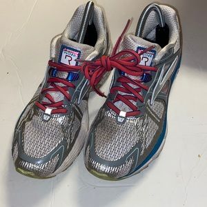 Brooks Ravenna sneakers! Size 7.5!